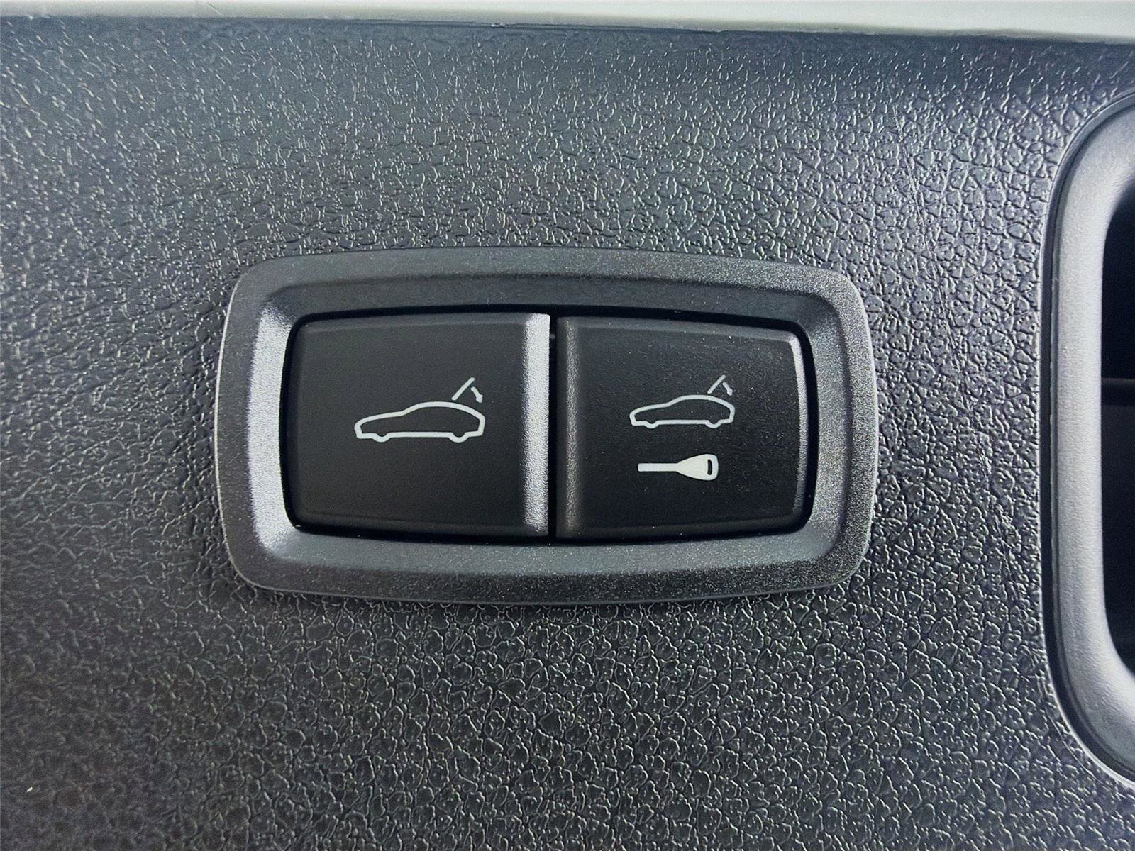 New 2026 Porsche Macan Turbo image 23