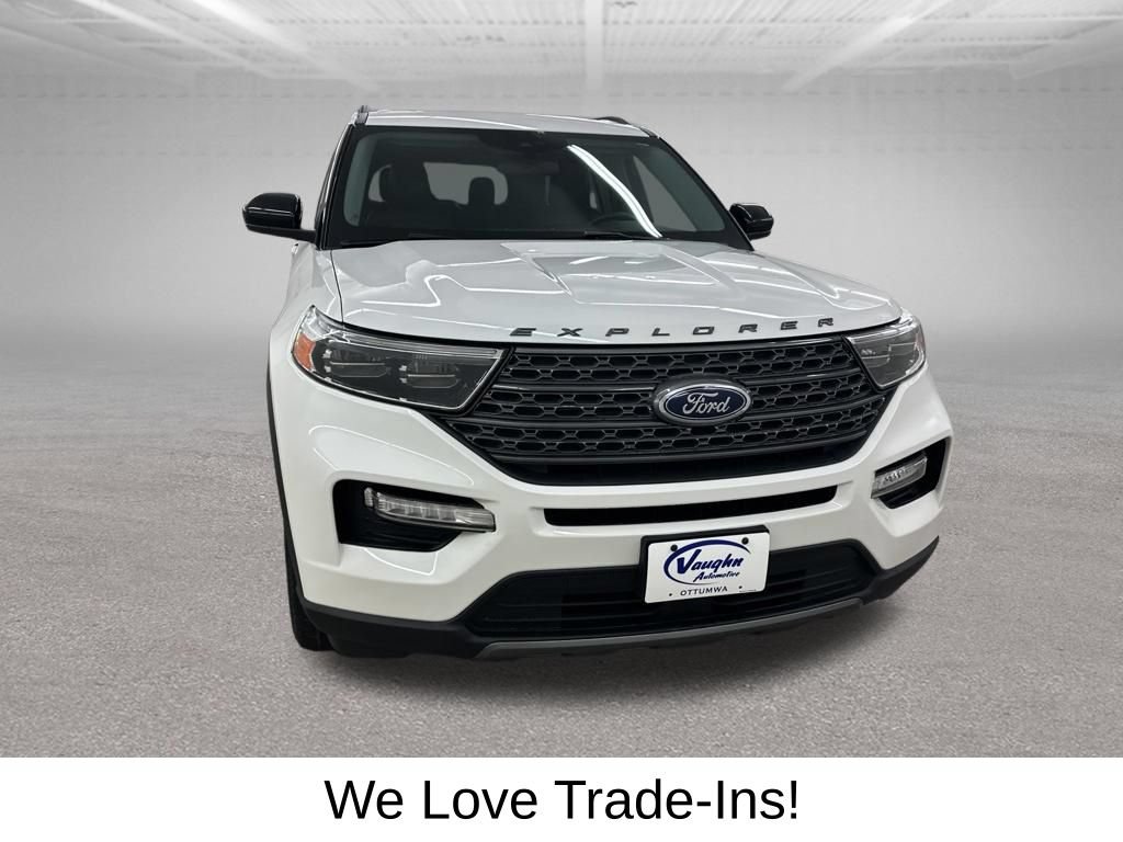 Used 2024 Ford Explorer XLT w/ Equipment Group 202A AWD/4WD image 3