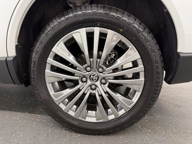 Certified 2023 Toyota Venza XLE AWD/4WD image 20