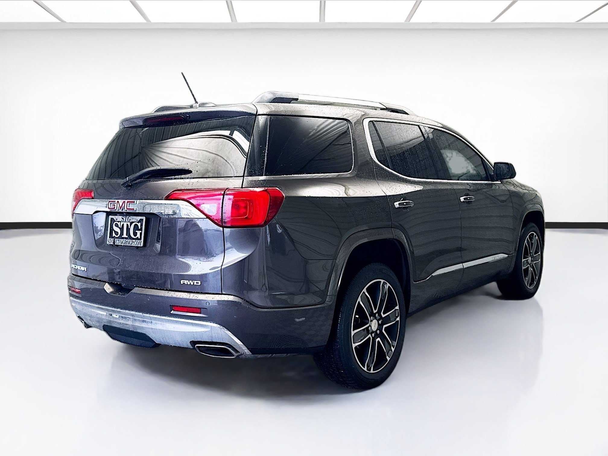 Used 2019 GMC Acadia Denali image 4