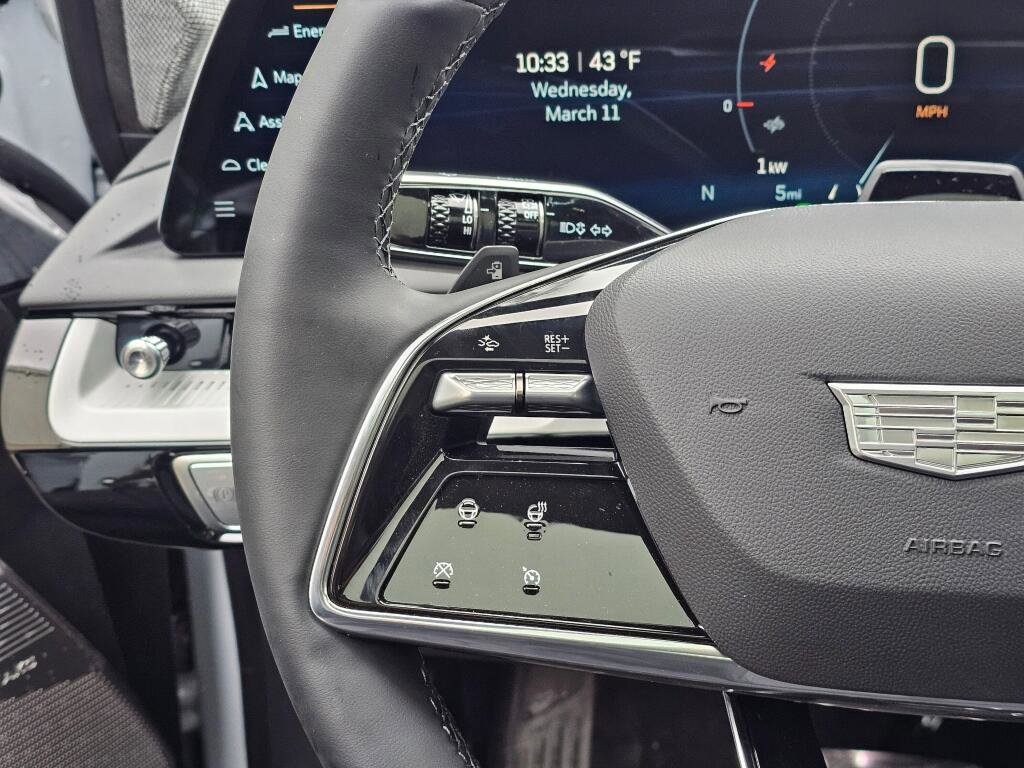 New 2026 Cadillac Optiq Luxury 2 image 31