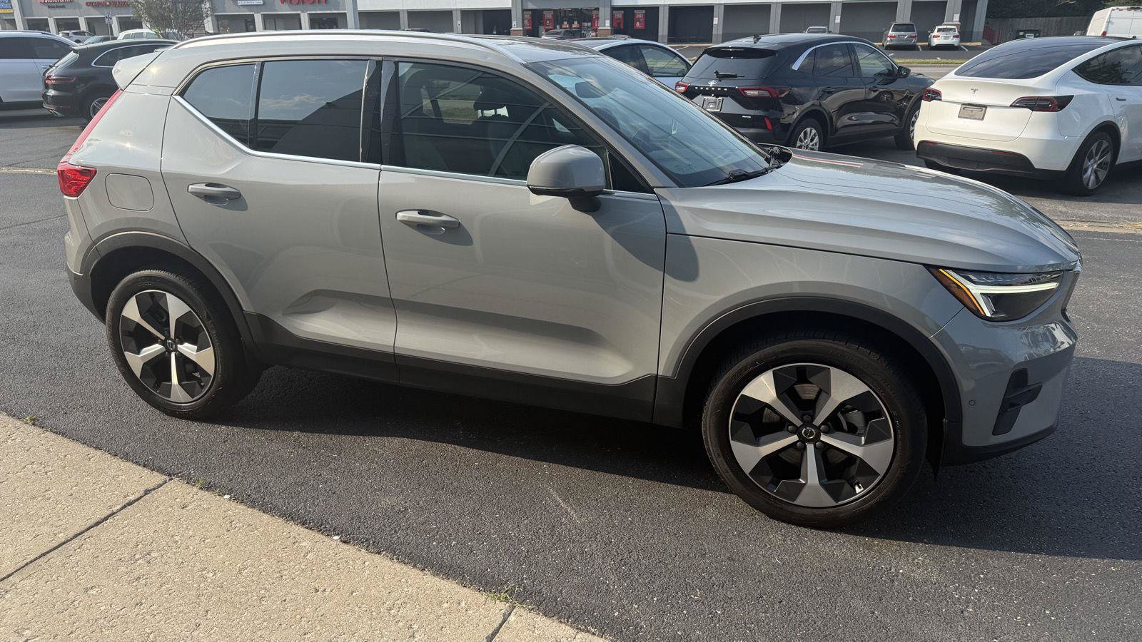 Used 2024 Volvo XC40 B5 Plus AWD/4WD image 5