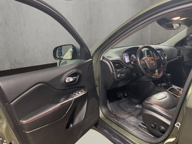 Used 2020 Jeep Cherokee Trailhawk w/ Cold Weather Group AWD/4WD image 31