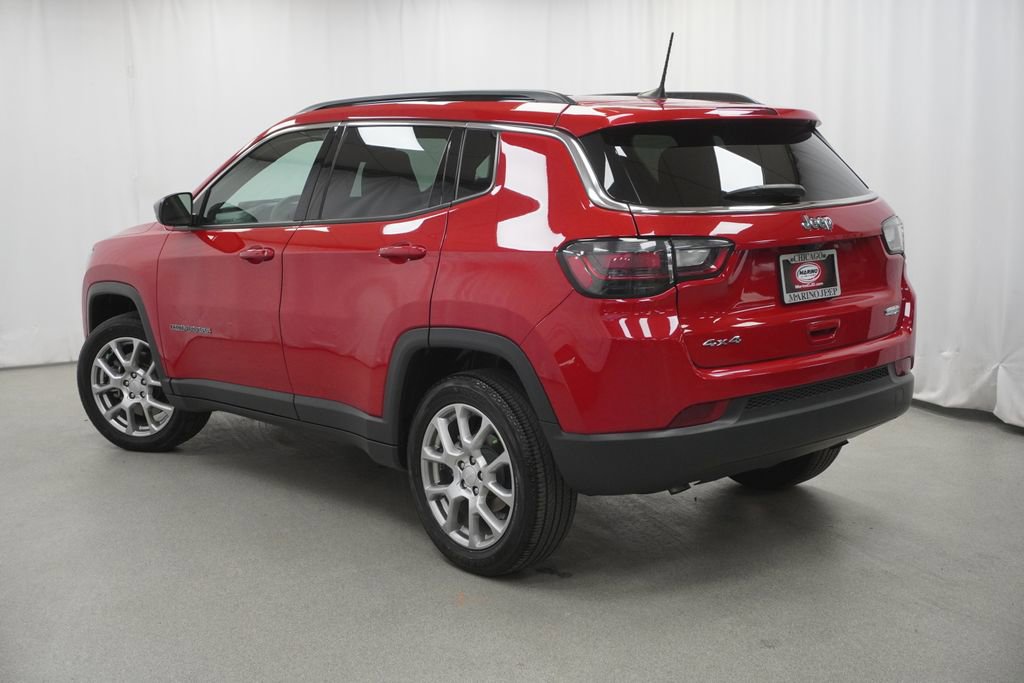Used 2023 Jeep Compass Latitude w/ Sun and Sound Group AWD/4WD image 14