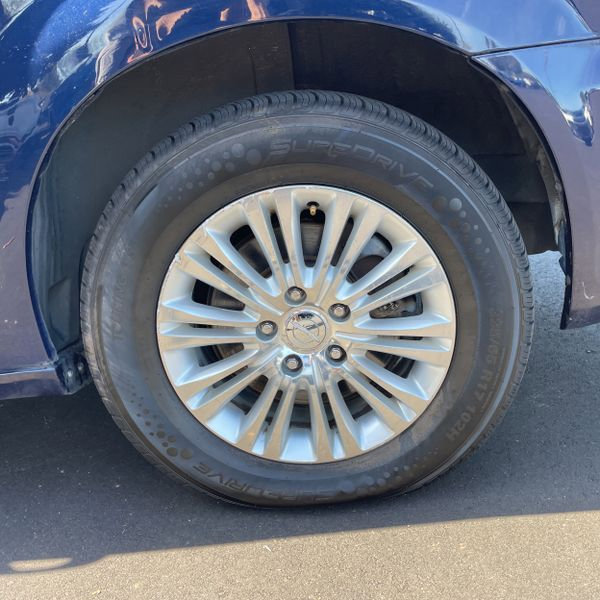 Used 2015 Chrysler Town & Country Limited image 11