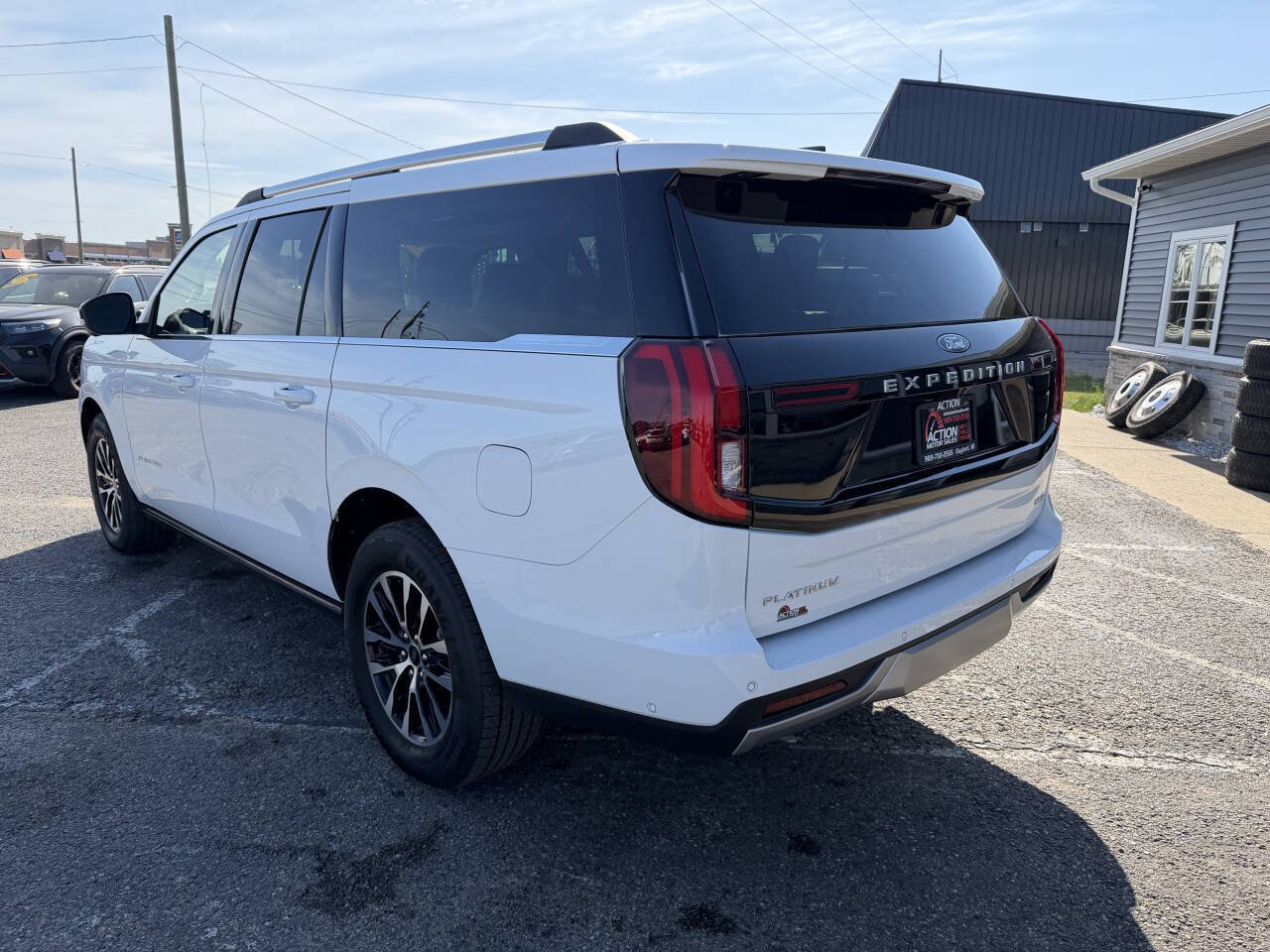 Used 2025 Ford Expedition Max Platinum AWD/4WD image 3