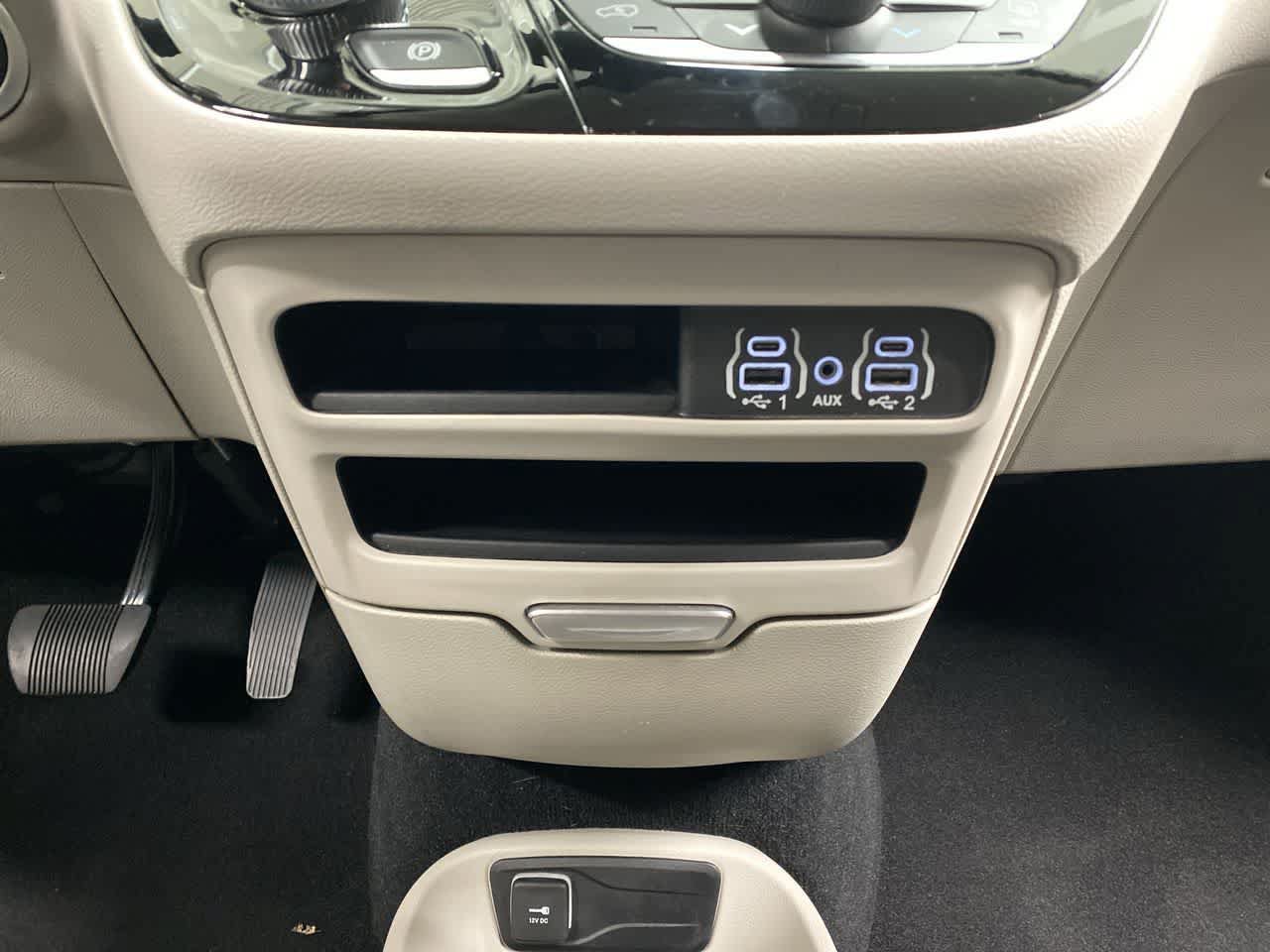 Used 2024 Chrysler Pacifica Touring-L FWD image 28