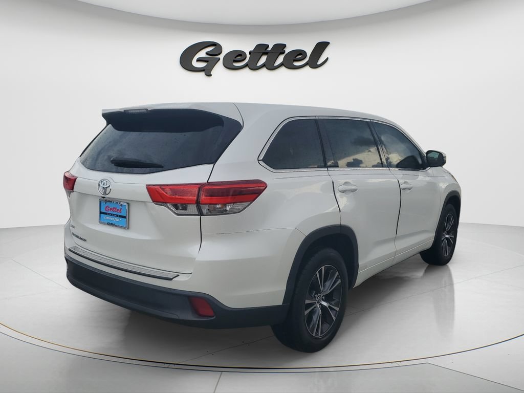 Used 2018 Toyota Highlander LE FWD image 5