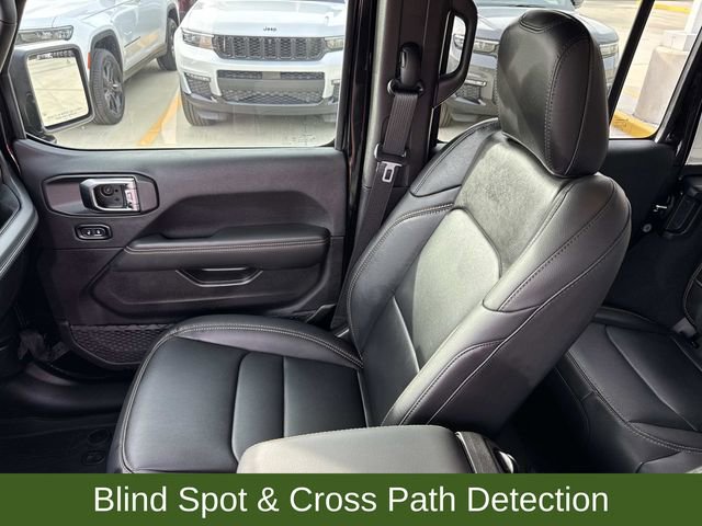 Used 2025 Jeep Wrangler Sahara image 18