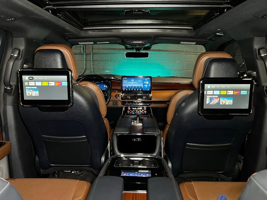 Used 2023 Lincoln Navigator Reserve AWD/4WD image 15