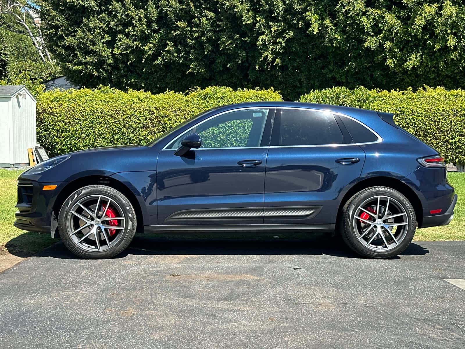 Certified 2023 Porsche Macan S AWD/4WD image 2