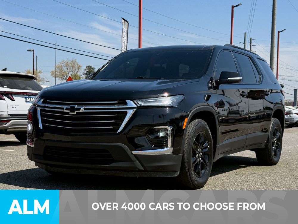 Used 2023 Chevrolet Traverse LT image 2