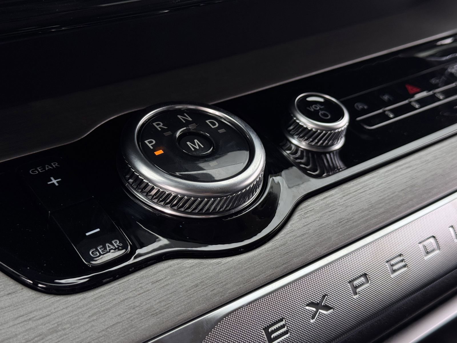 New 2026 Ford Expedition Platinum image 15