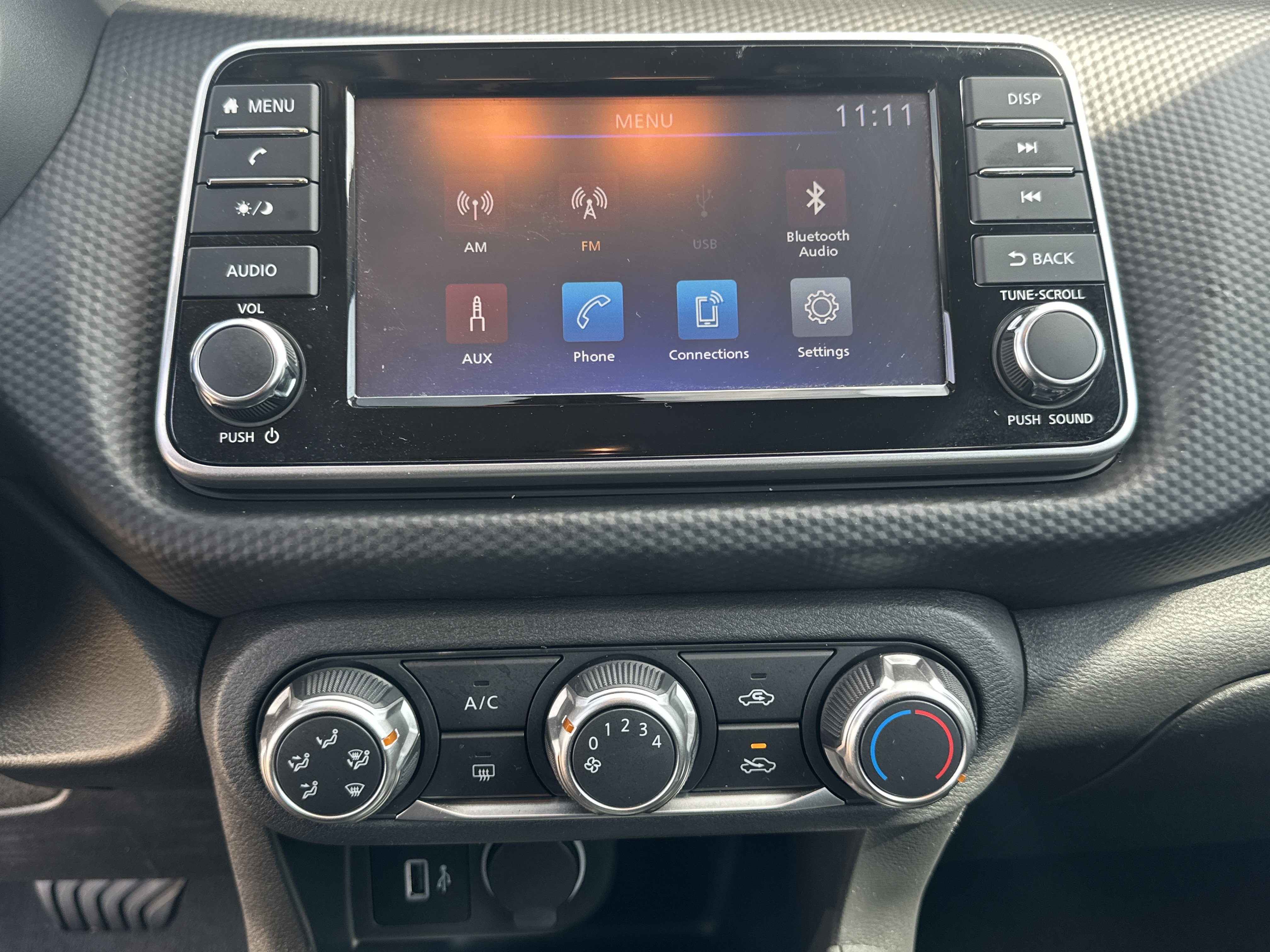 Certified 2025 Nissan Kicks Play S image 28