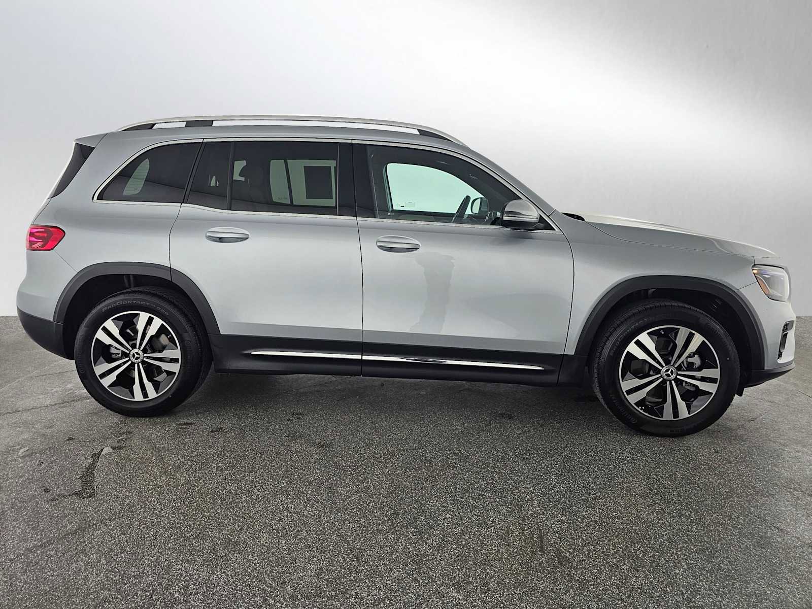 Used 2026 Mercedes-Benz GLB 250 image 3