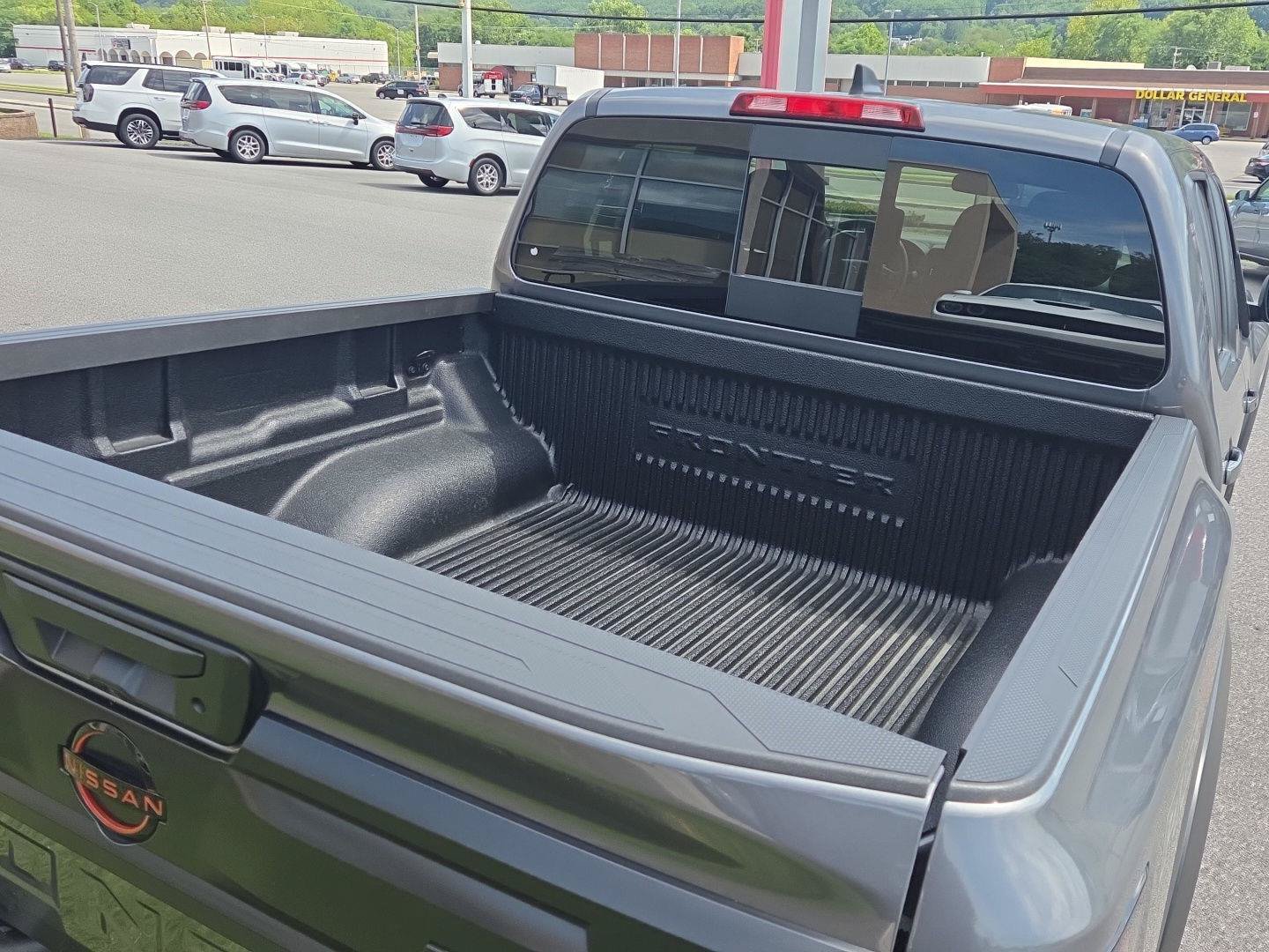 Used 2026 Nissan Frontier PRO-4X AWD/4WD image 5