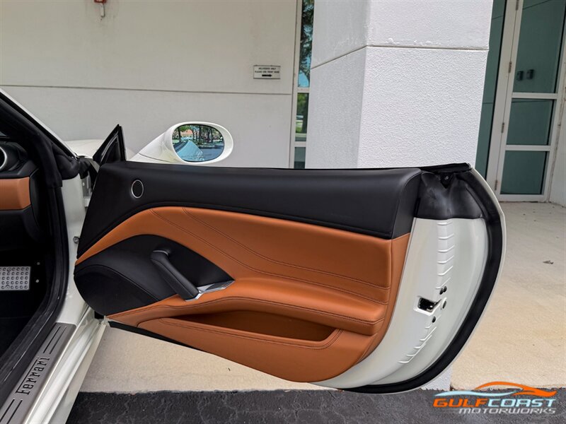 Used 2017 Ferrari California T RWD image 38