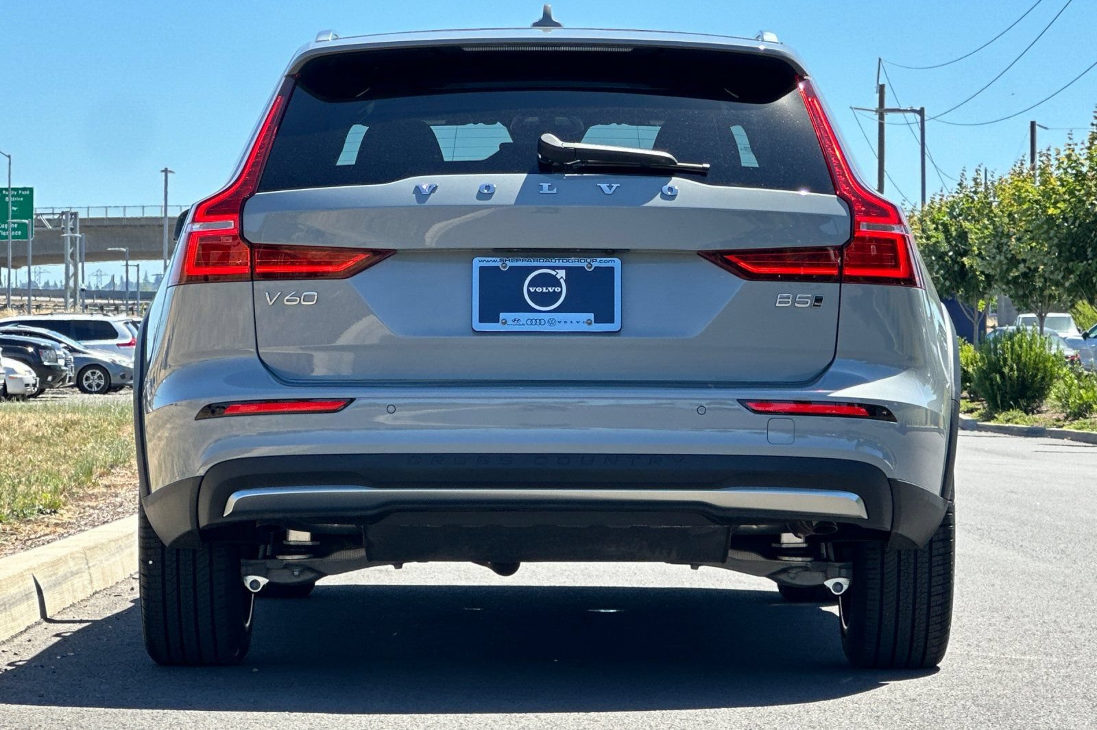 New 2026 Volvo V60 B5 Cross Country Ultra w/ Climate Package AWD/4WD image 4