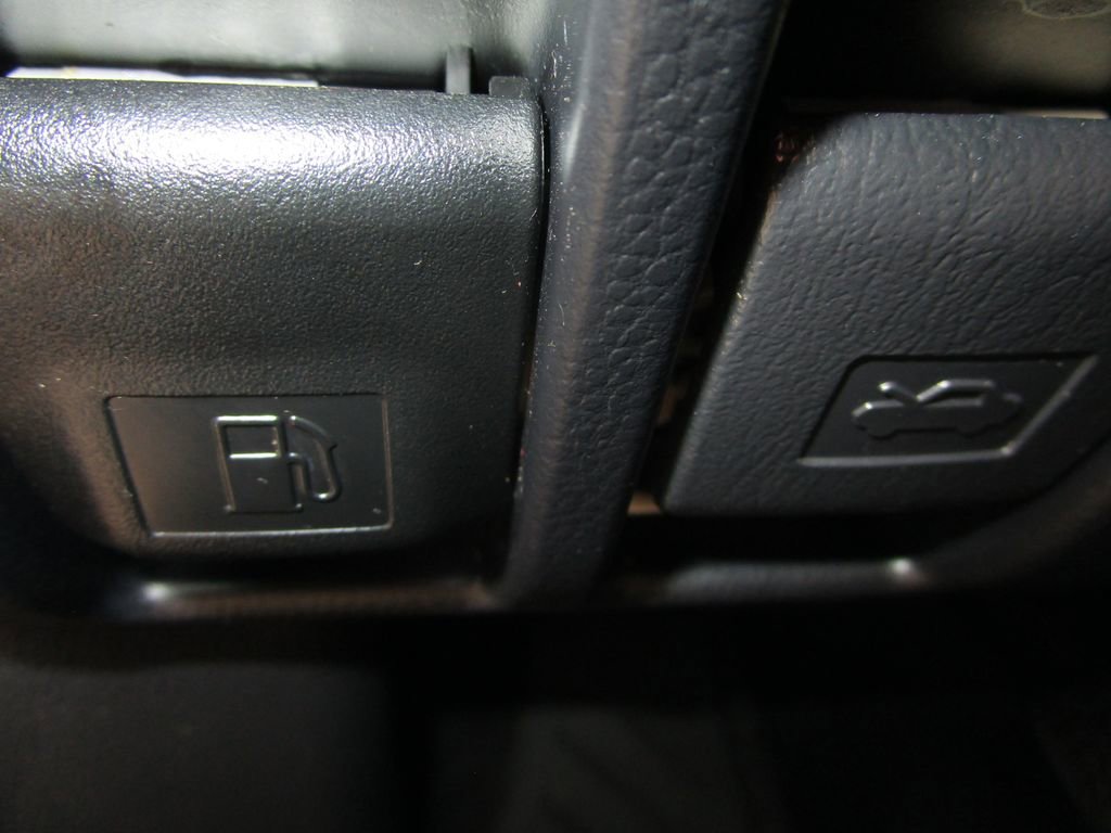 Used 2022 Toyota RAV4 XLE image 22