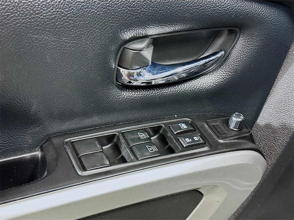 Used 2018 Nissan Titan SV image 18