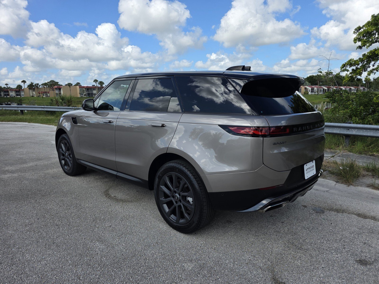 Certified 2023 Land Rover Range Rover Sport SE AWD/4WD image 2