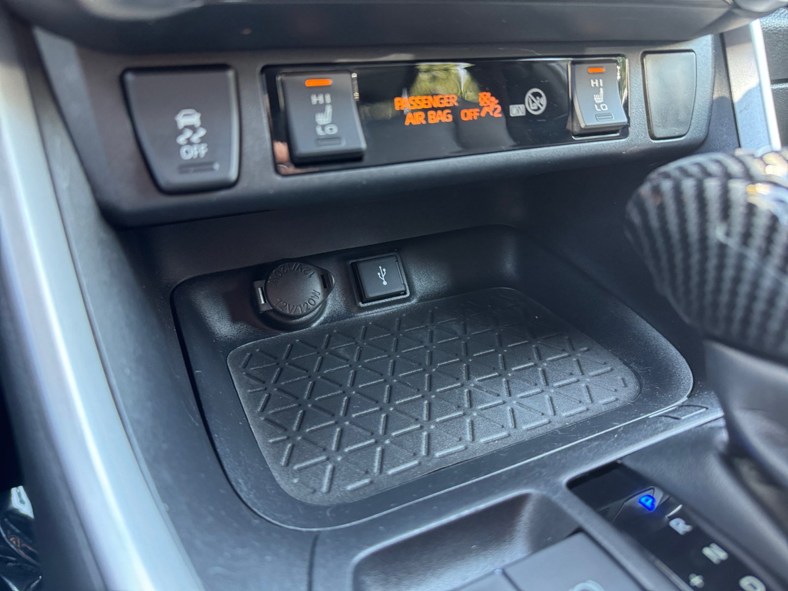 Used 2022 Toyota RAV4 XSE w/ XSE Grade Weather Package AWD/4WD image 23