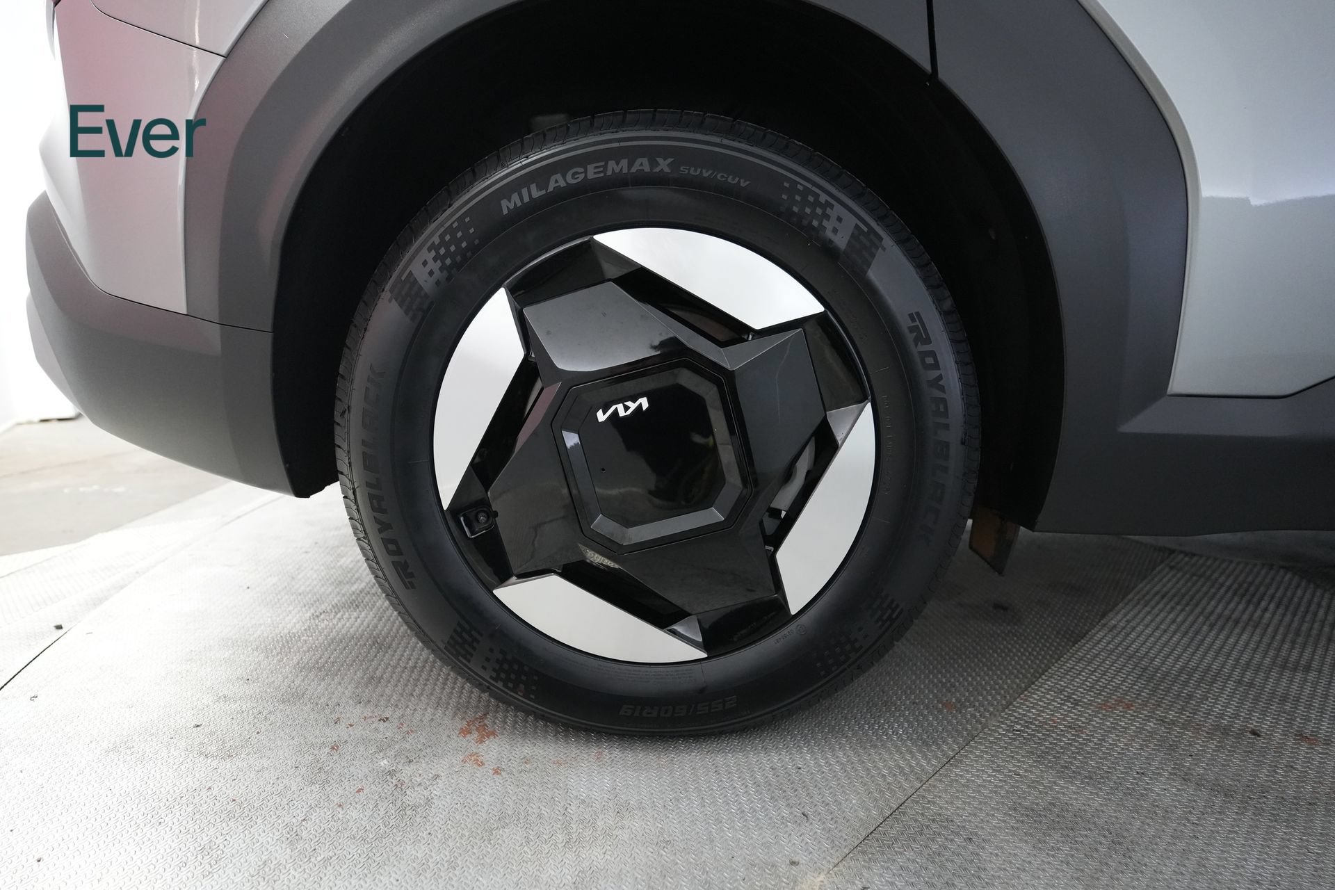Used 2024 Kia EV9 Light Long Range RWD image 22