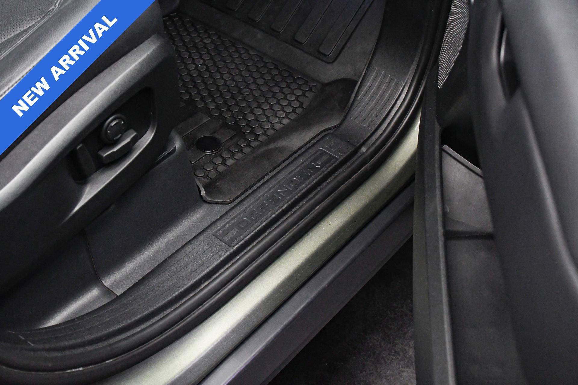 Used 2024 Land Rover Defender 110 S image 44