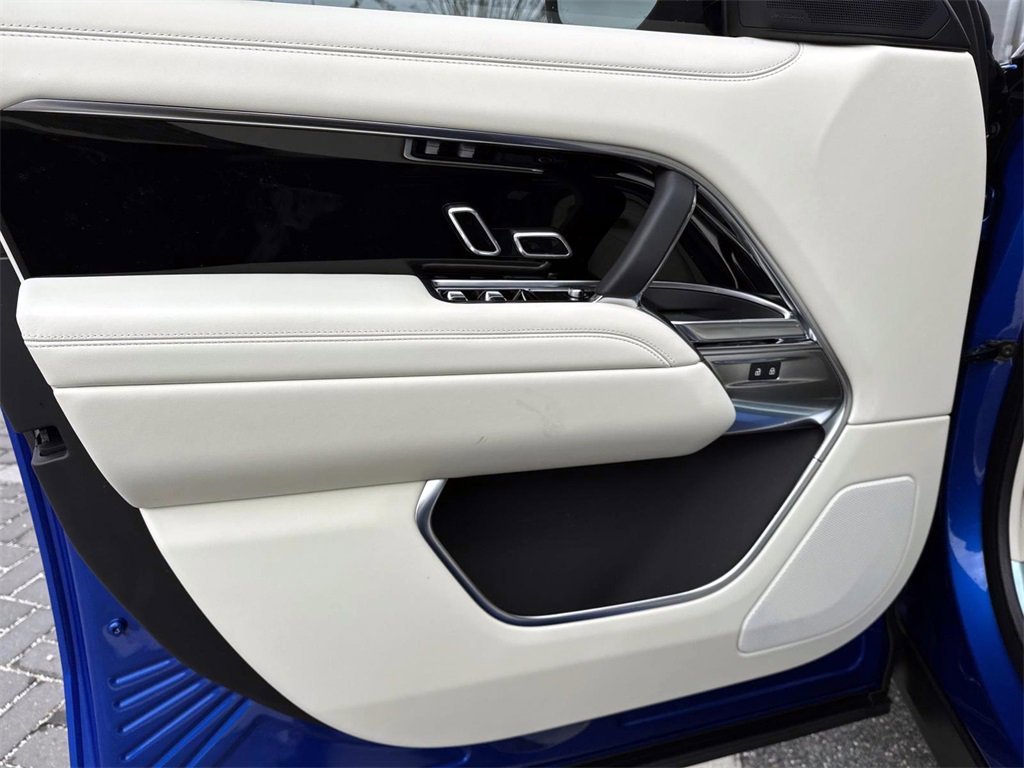 New 2026 Land Rover Range Rover Long Wheelbase SE image 17