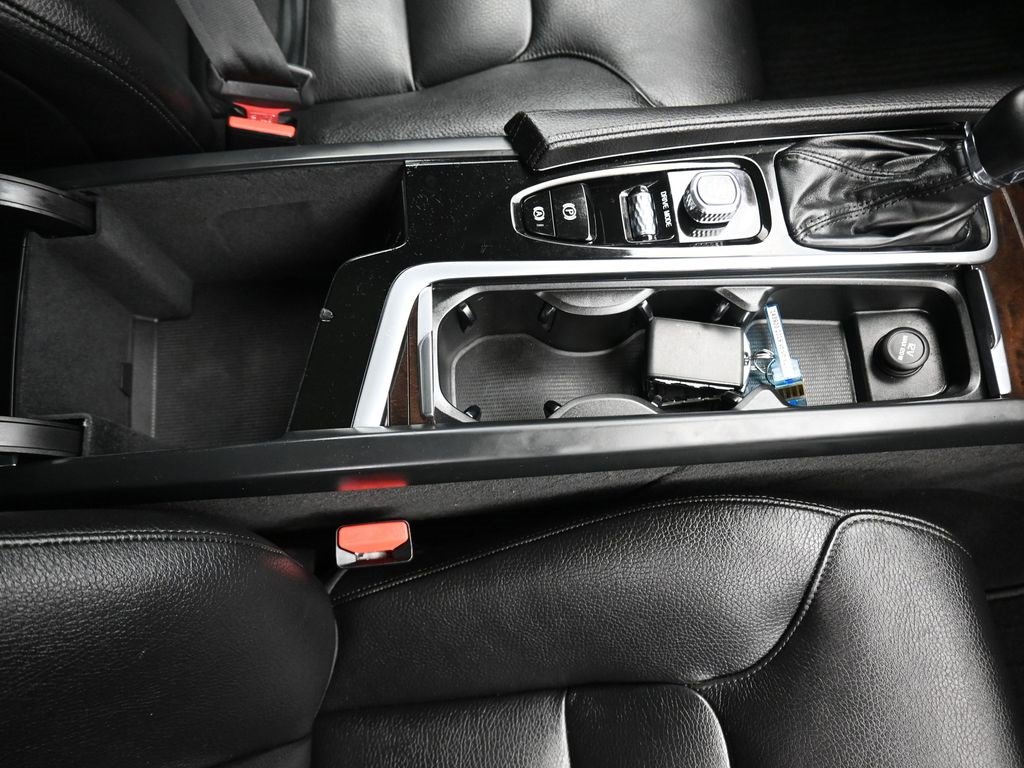 Used 2019 Volvo XC90 T6 Momentum w/ Protection Package Premier image 40