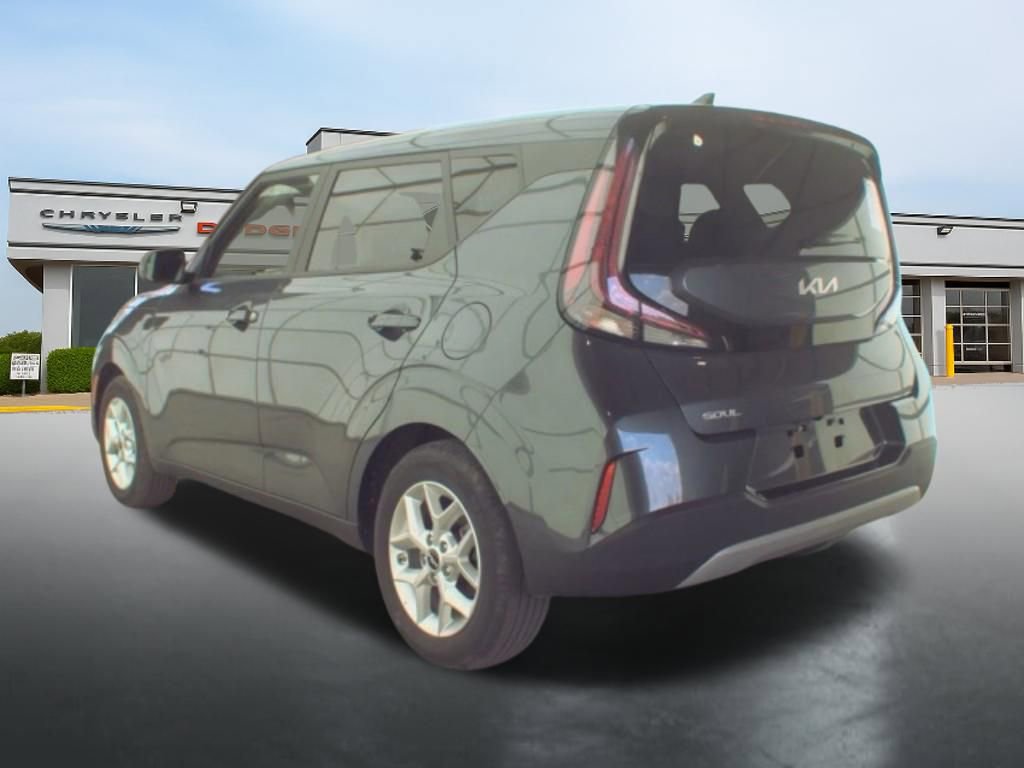 Used 2025 Kia Soul LX FWD image 8