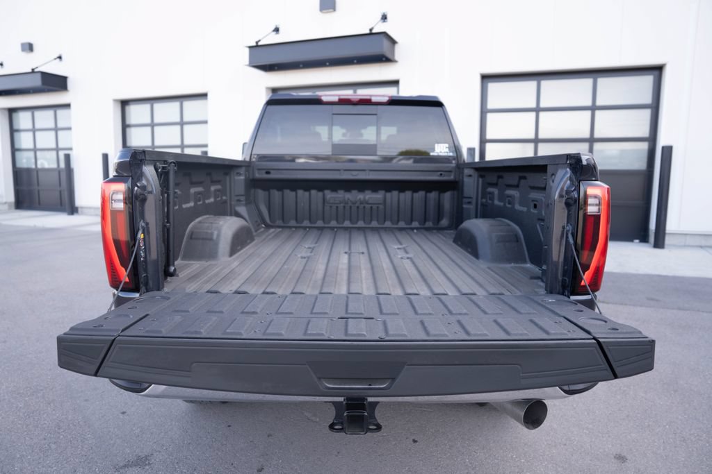 Used 2025 GMC Sierra 3500 SLT w/ SLT Premium Package AWD/4WD image 7