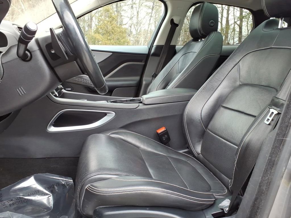 Used 2017 Jaguar F-PACE R-Sport image 13