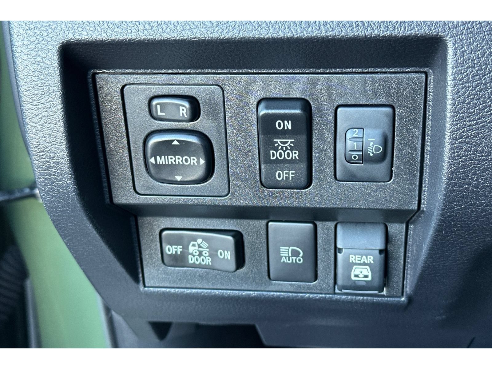 Used 2021 Toyota Tundra Limited w/ Limited Premium Package RWD image 32