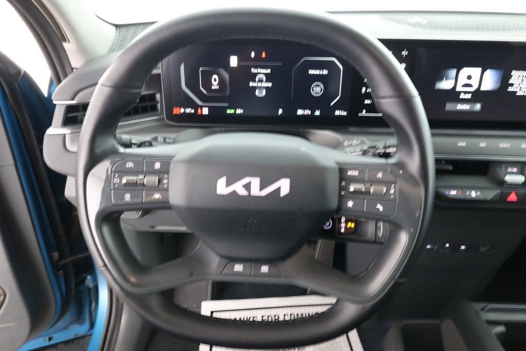 Used 2024 Kia EV9 Land image 14