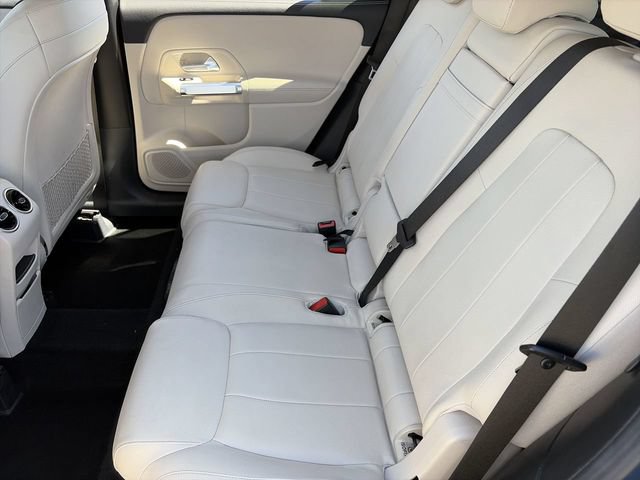Used 2021 Mercedes-Benz GLB 250 4MATIC w/ Premium Package image 18