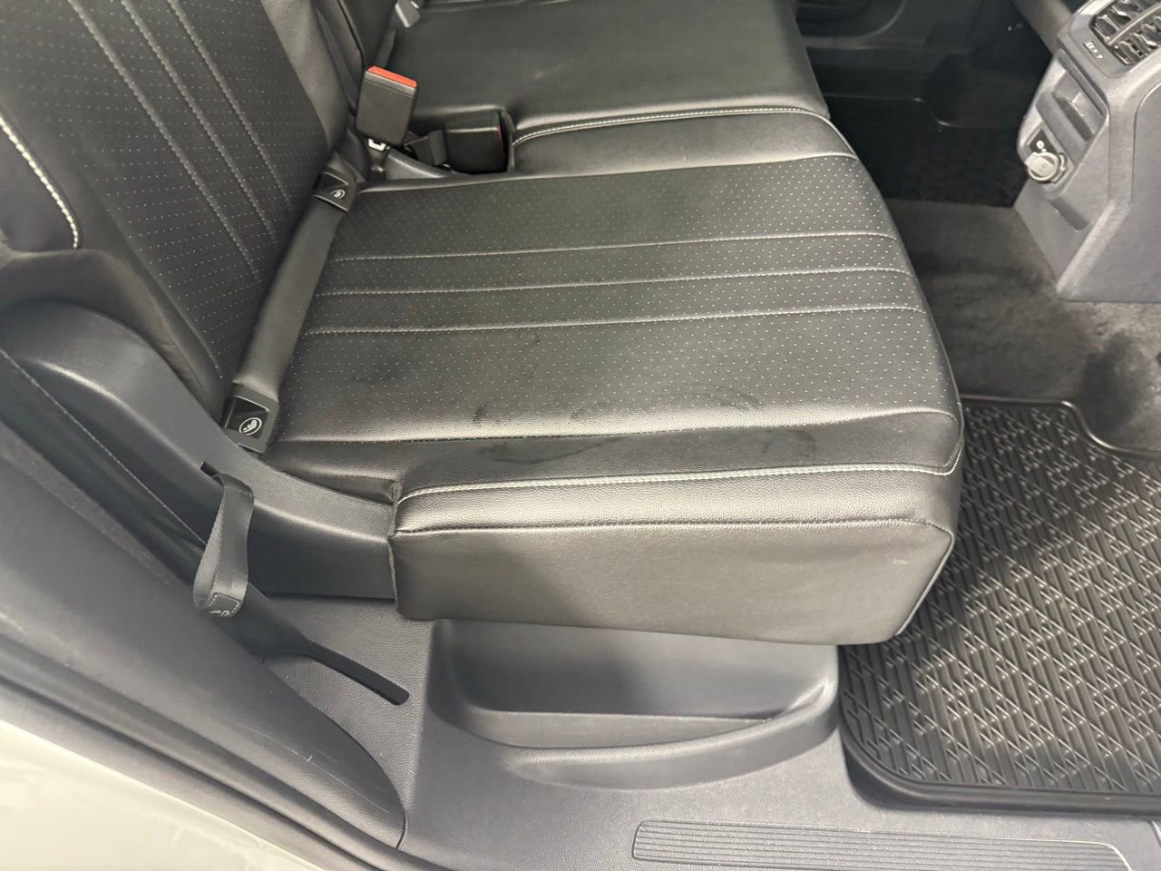 Used 2024 Volkswagen Tiguan SE R-Line image 29