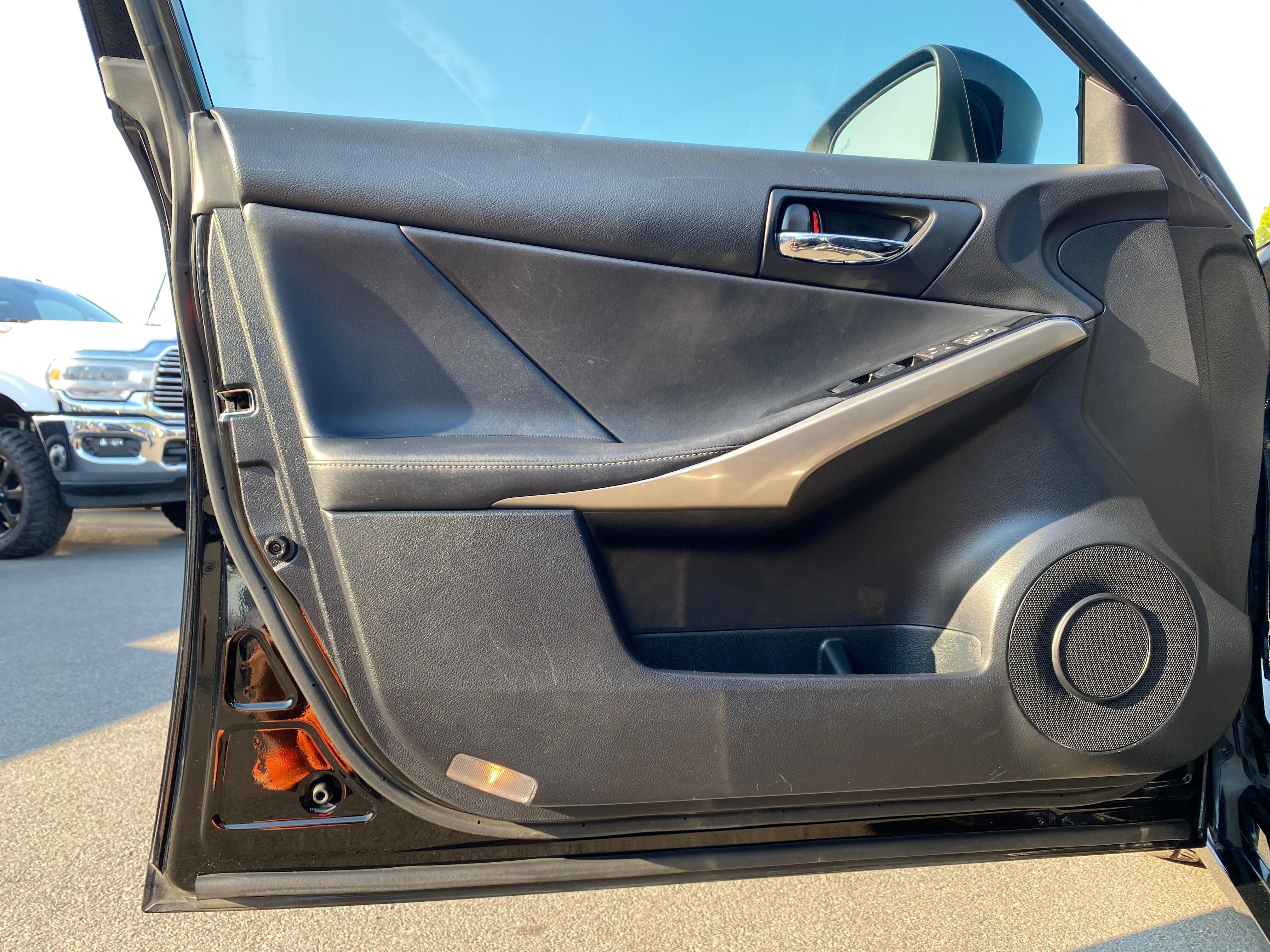 Used 2016 Lexus IS 300 AWD image 19