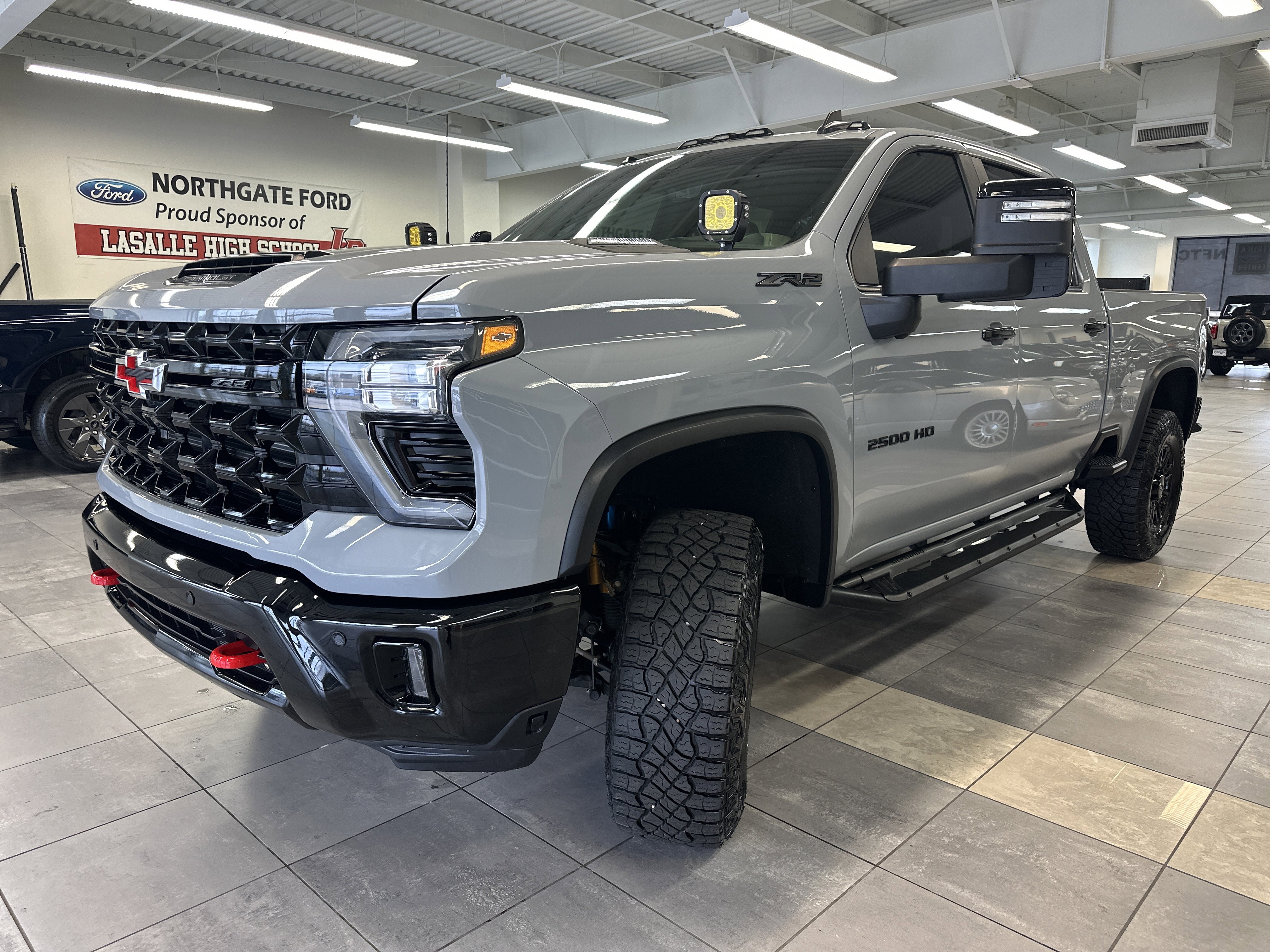 Used 2025 Chevrolet Silverado 2500 ZR2 w/ Technology Package image 18