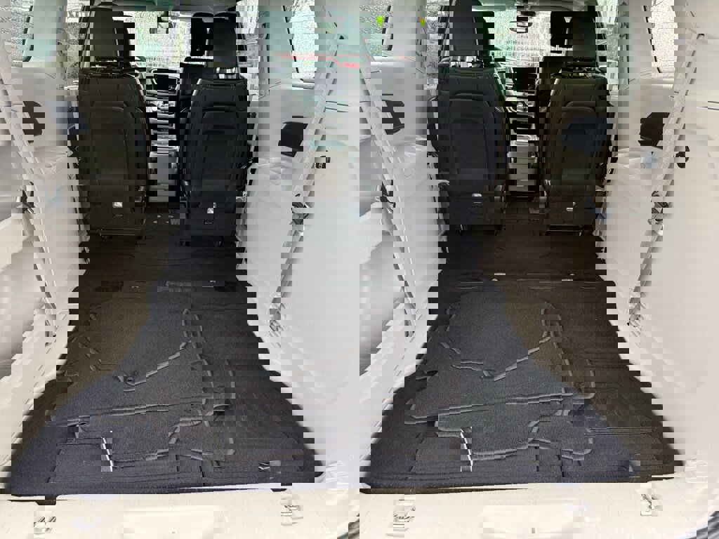 Used 2023 Chrysler Pacifica Touring-L image 16