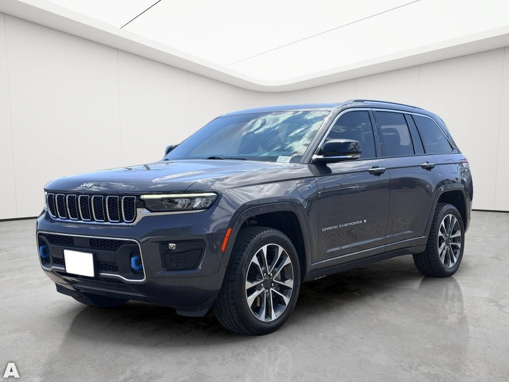 Certified 2024 Jeep Grand Cherokee Overland w/ Luxury Tech Group IV AWD/4WD image 2