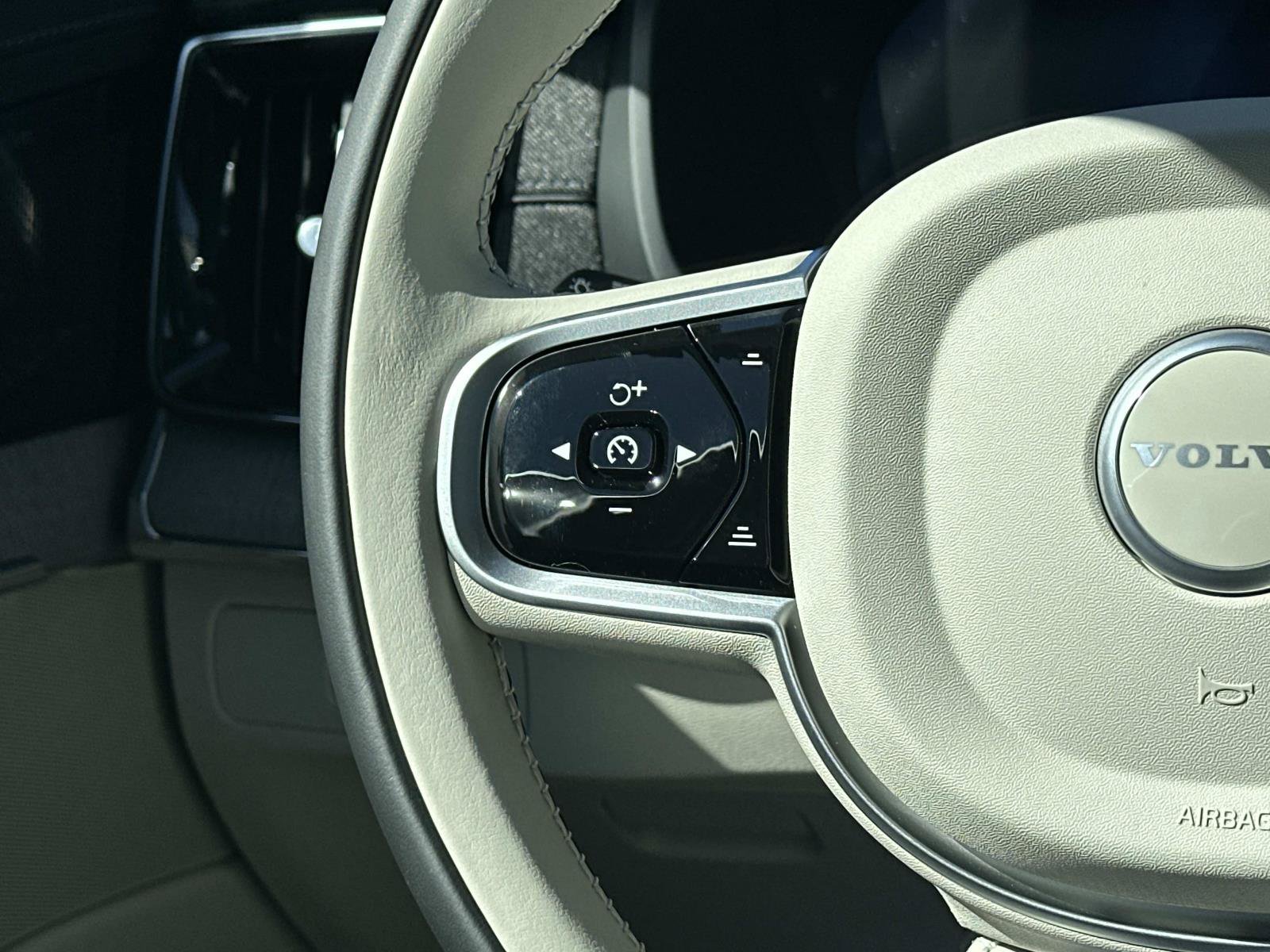 New 2026 Volvo XC90 T8 Ultra w/ Protection Package Premier AWD/4WD image 8