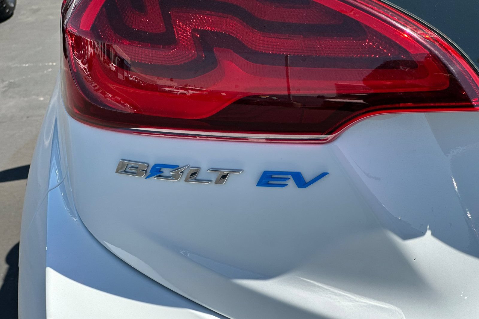 Used 2020 Chevrolet Bolt Premier w/ Infotainment Package FWD image 38