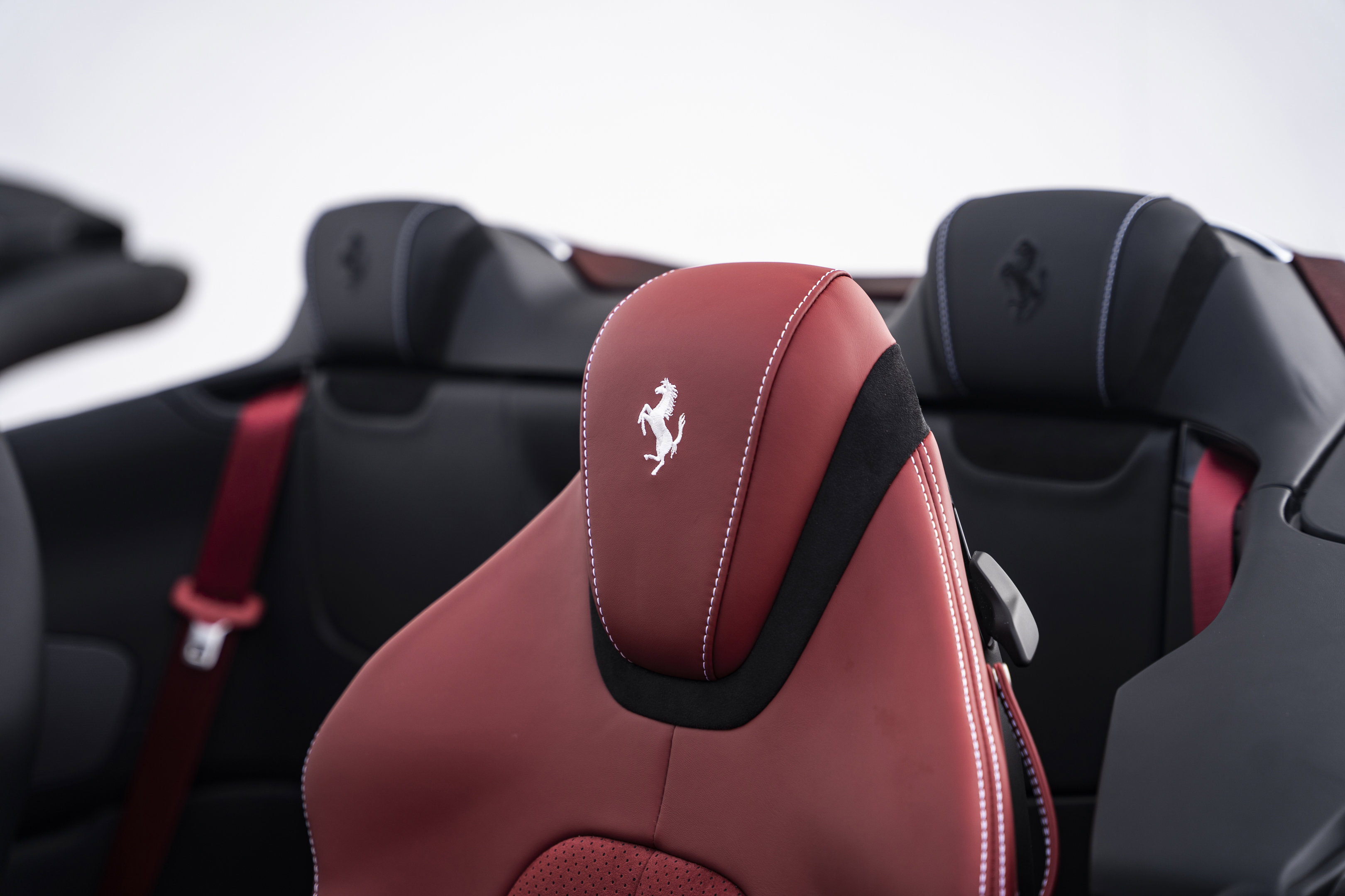 Used 2026 Ferrari Roma Spider RWD image 34