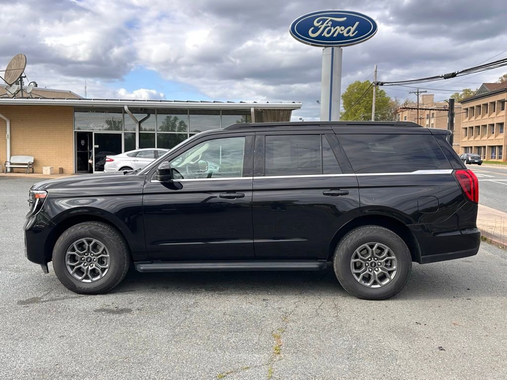 Used 2025 Ford Expedition Active image 3