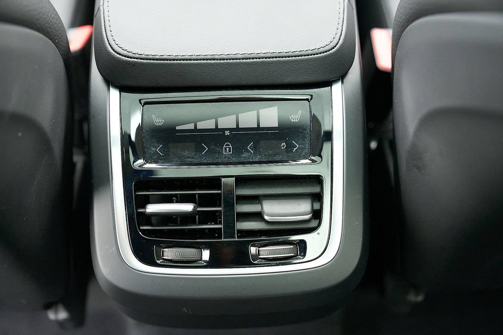 Certified 2024 Volvo XC90 B6 Plus w/ Protection Package Premier AWD/4WD image 25