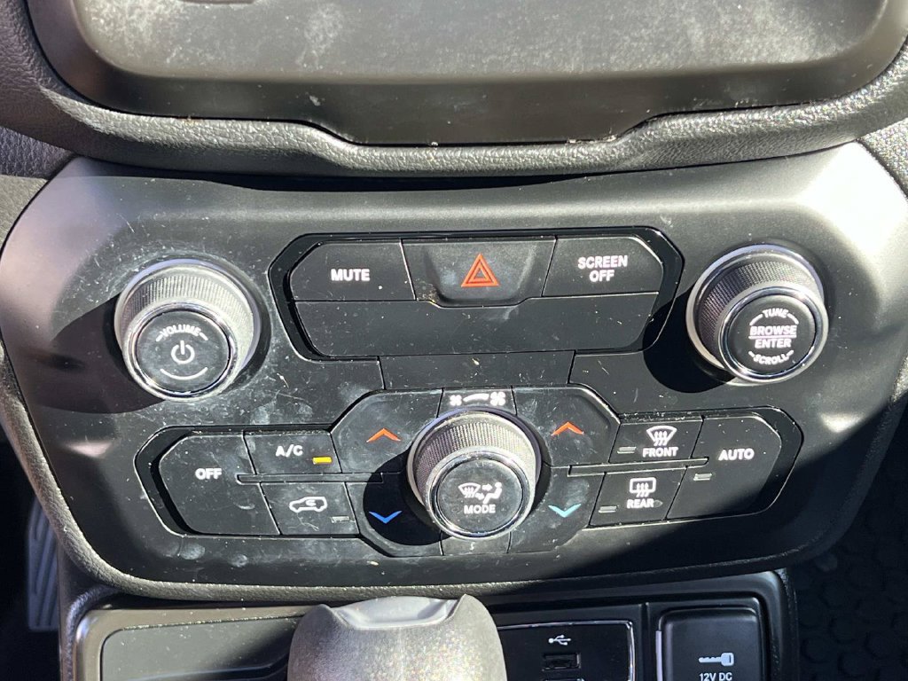 Used 2019 Jeep Renegade Altitude w/ Quick Order Package 2XM AWD/4WD image 38