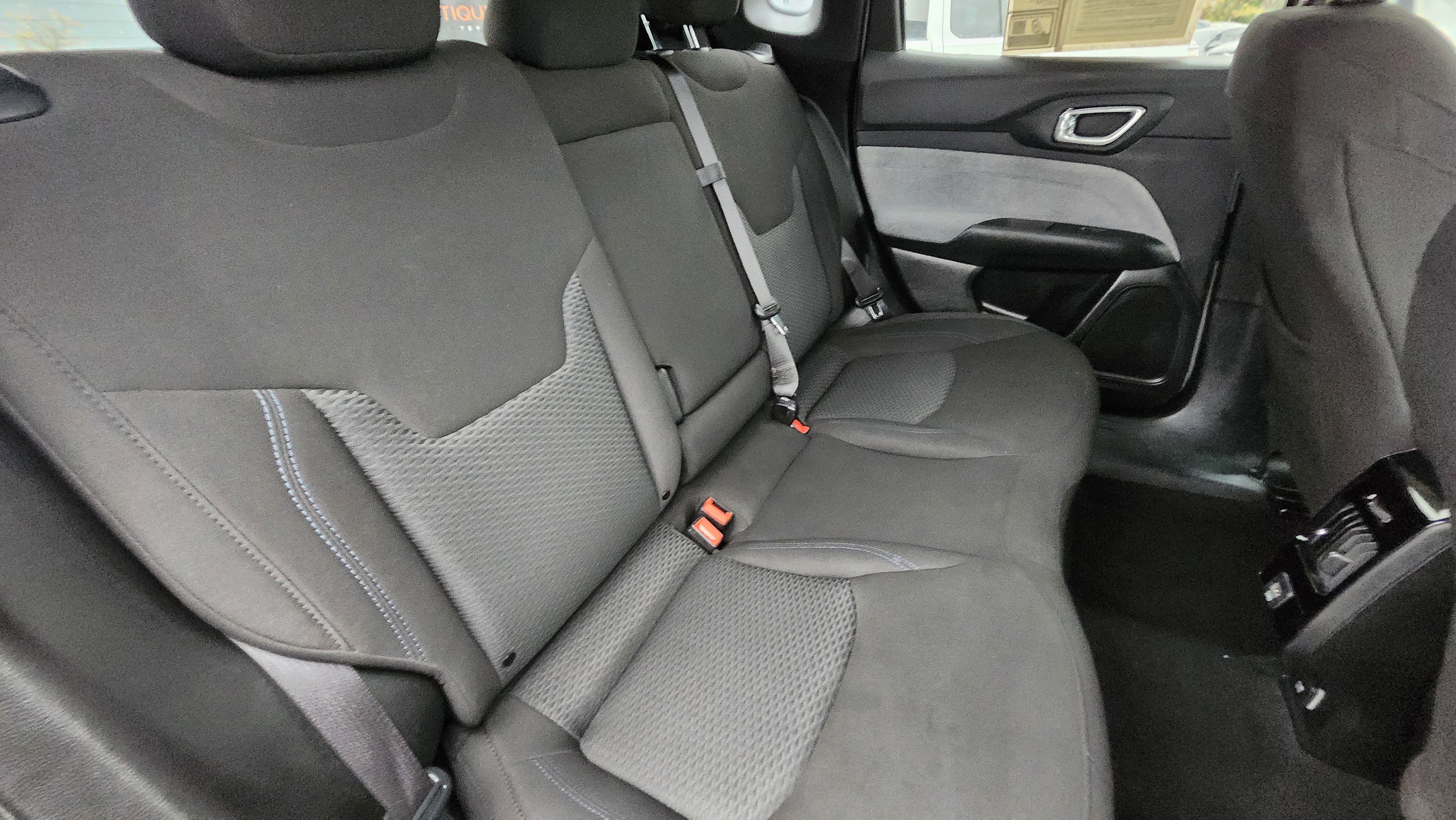 Used 2025 Jeep Compass Sport image 13