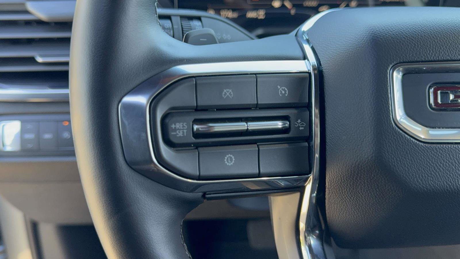 Used 2025 GMC Acadia Elevation image 16
