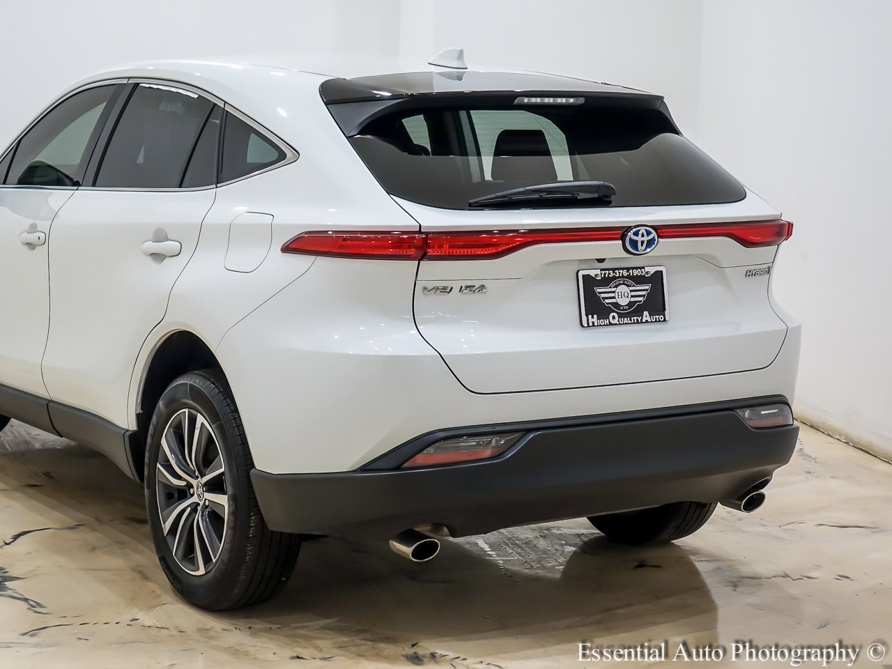 Used 2022 Toyota Venza LE image 9